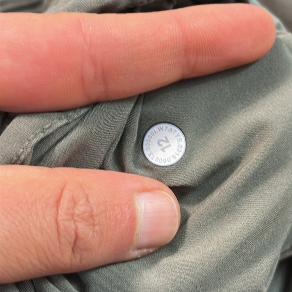 Lululemon Feeling Femme Short 5.5" Grey Sage - Picture 6 of 7